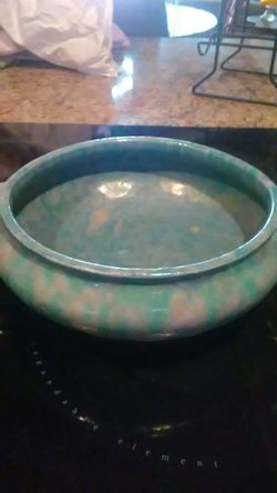 Roseville Carnelian II Bowl. Gorgeous. Sticker.