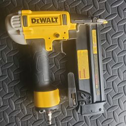 Dewalt 18ga Brad Nailer