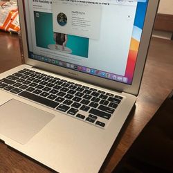 Apple  MacBook