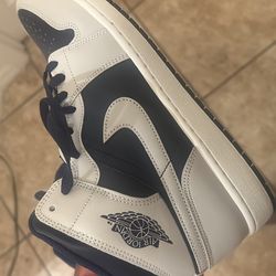 Jordan 1 mid blue void