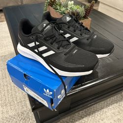 Women’s Addidas Size 8.5