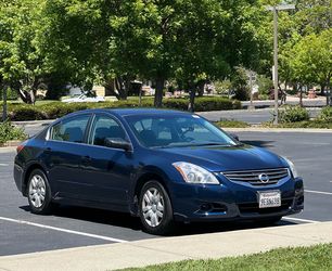2012 Nissan Altima Low miles