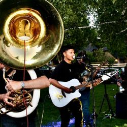 Grupo Con tuba Tololoche Guitarras