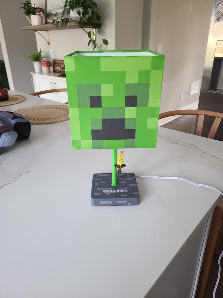 Minecraft Lamp + 3 Plushies