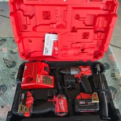 🔥$300 FIRM PRICE🔥 Milwaukee M18 FUEL Brushless Hammer Drill and Impact Driver Combo Kit with 2 XC5.0ah Batteries, Charger and Case. (Check pictures 