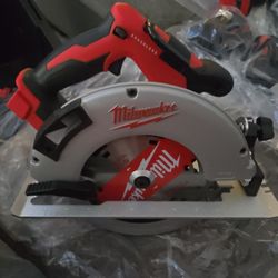 MILWAUKEE M18 BRUSHLESS 7-1/4"(184MM) 24 TOOTH CIRCULAR SAW (TOOL ONLY) 
