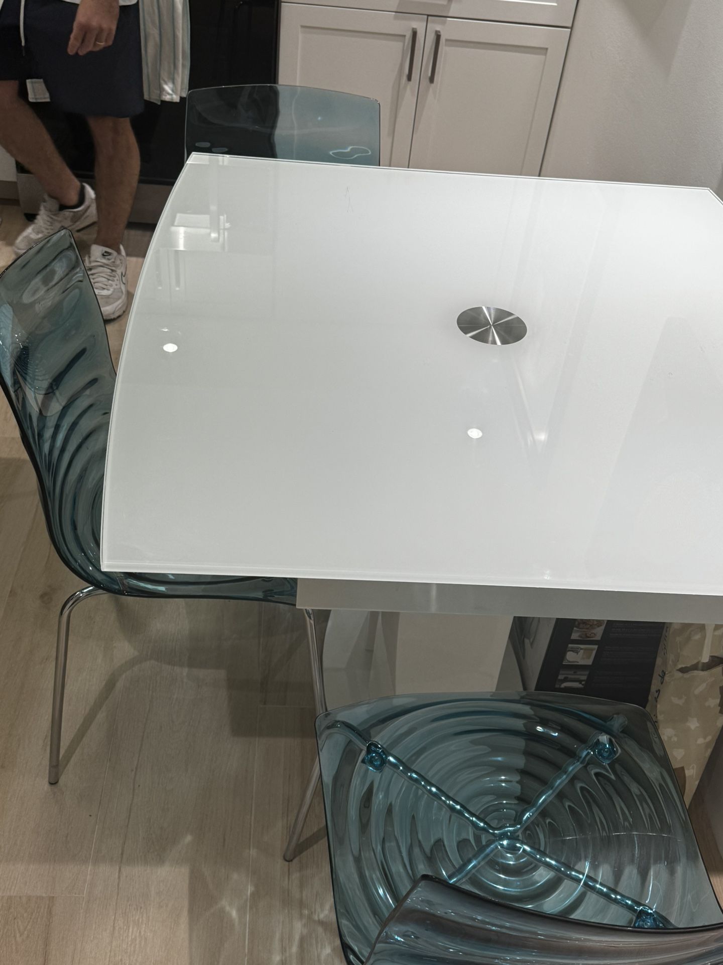 Modern dinning Table extends To Seat 6 8 Or 4