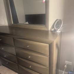 Large Dresser/mirror For Cheap 