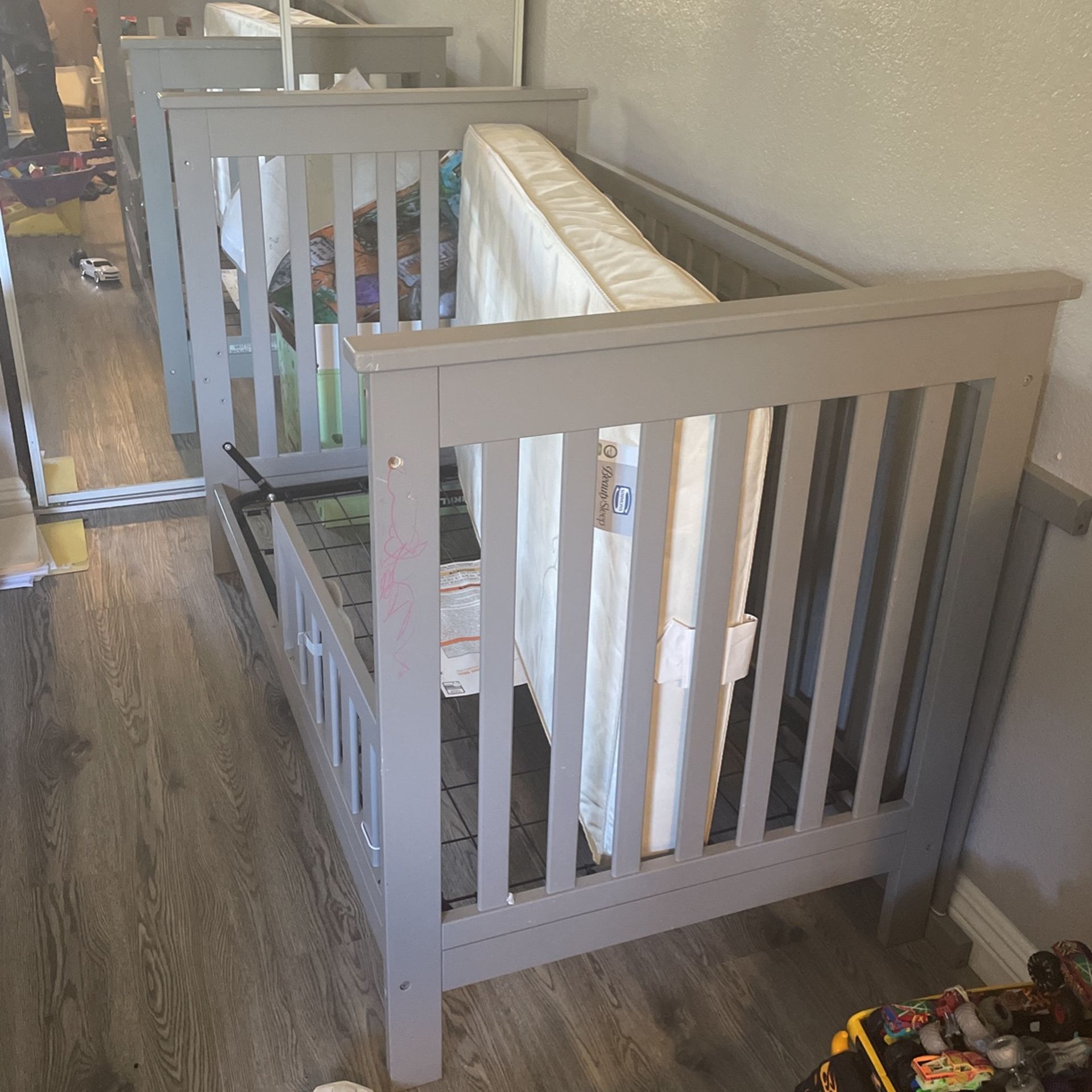 Delta Children Adley 3 in 1 Convertible Crib for Sale in Palmdale, CA