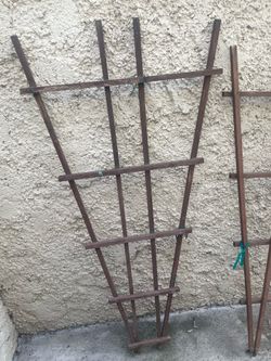 Trellis fan type all  5 redwood for $15 total