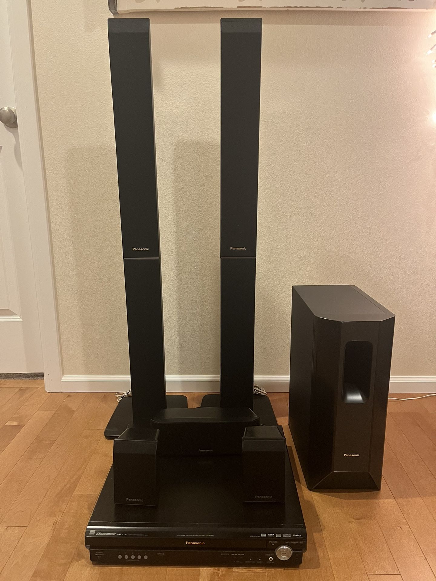 PANASONIC SC-PT950 HOME THEATER - 5-DISC DVD CHANGER & 6 SPEAKERS (NO REMOTE)