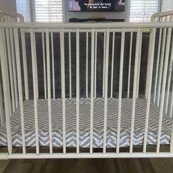 Portable Crib On Wheels/ Lock