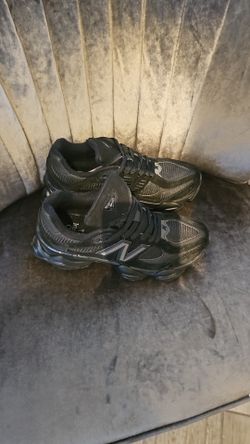 Black NEW BALANCE