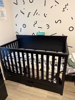 Graco Tristan 5-in-1 Crib with Mattress & Drawer – Black – Never Used by Baby