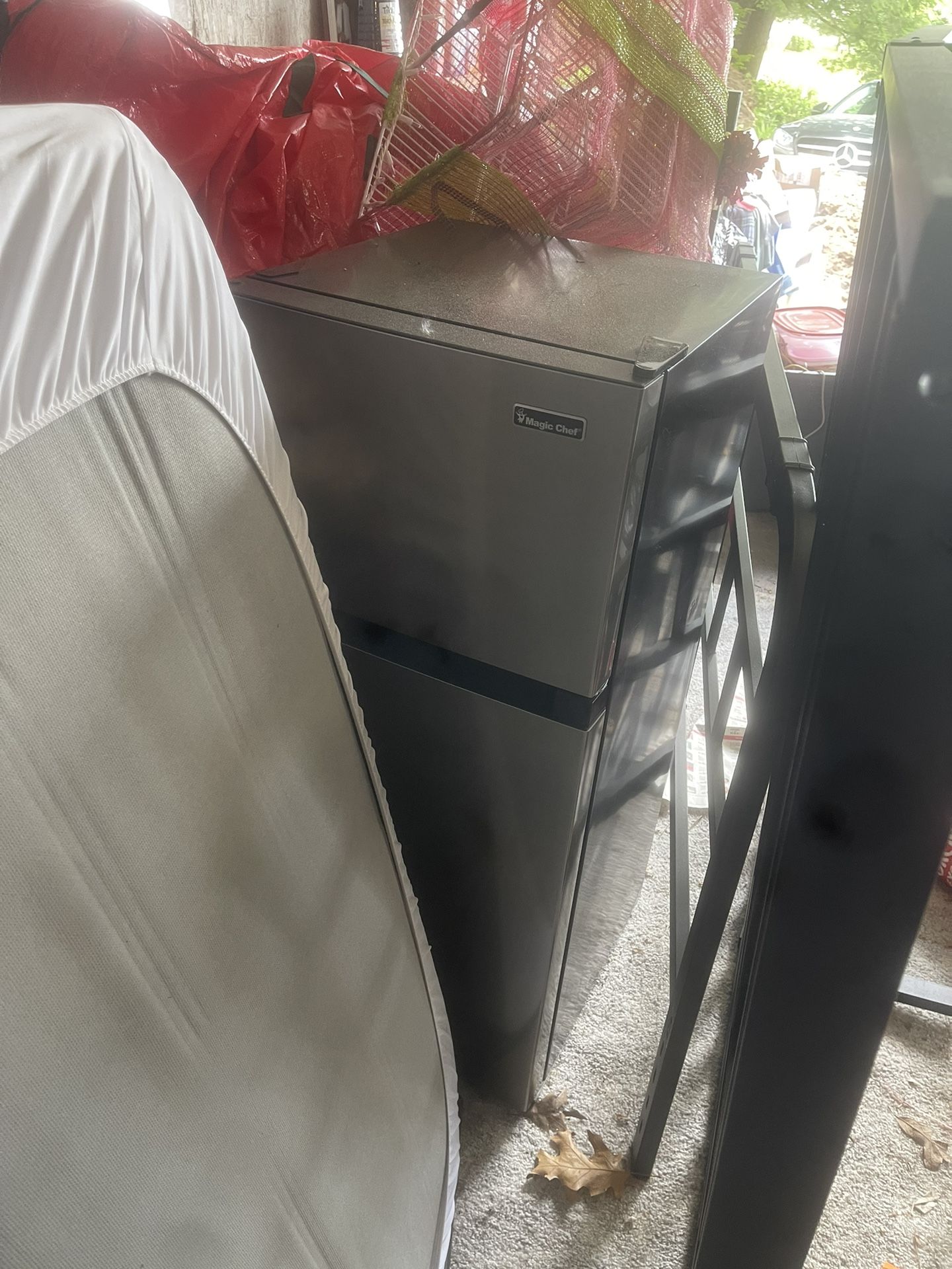 Fridge Cooler Ice Maker Best Offer Takes. (mini Fridge)