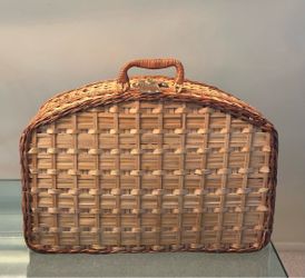 New Wicker And Leather Outside with Fabric Lined Inside Picnic Basket