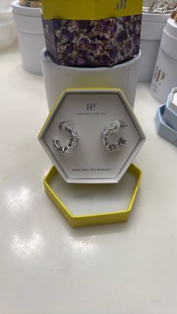 Bomb Party A Beautiful Detail Earrings