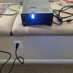 Ezpro 700 Projector And Screen 
