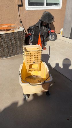 Mop bucket