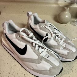 Nike size 10 shoe