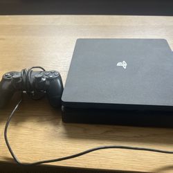 Playstation 4, 1 Controller, 4 Games