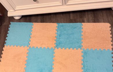 New 40pcs baby fuzzy mat color sea blue and camels. Every square is 12x12inch