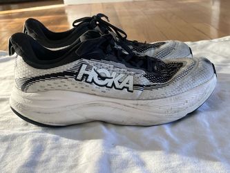 HOKA Women’s Skyflow Running Shoes SZ 7.5 (Used)