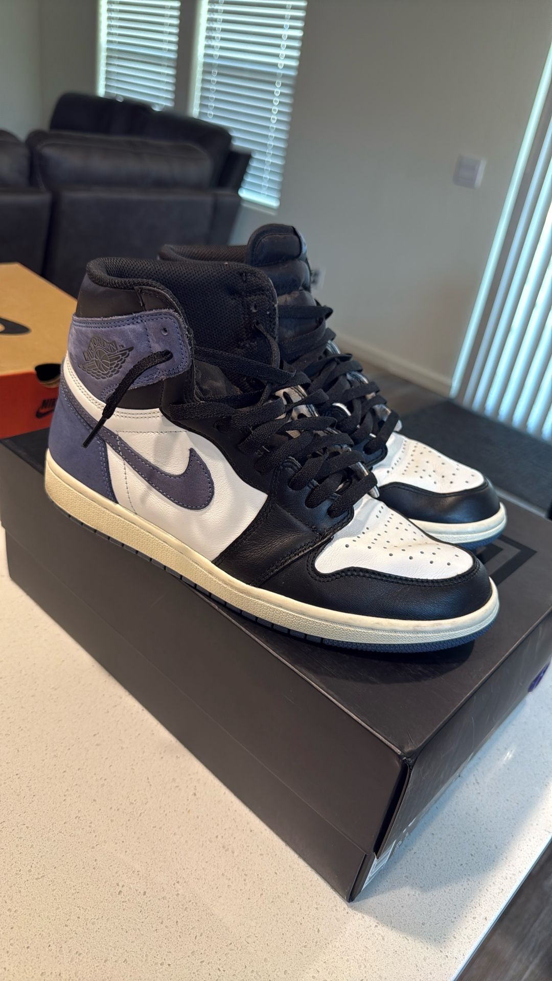 Jordan 1 Blue Moon - Size 10