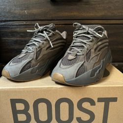 Adidas Yeezy 700 V2 Geode - 9.5 Men
