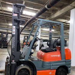 Well Maintained Toyota forklift LOW HOURS 
7,000 lb 
HEAVY DUTY 