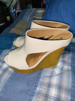 Tan heels BRAND NEW