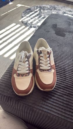 Women's Leopard Print Lace-Up Sneakers