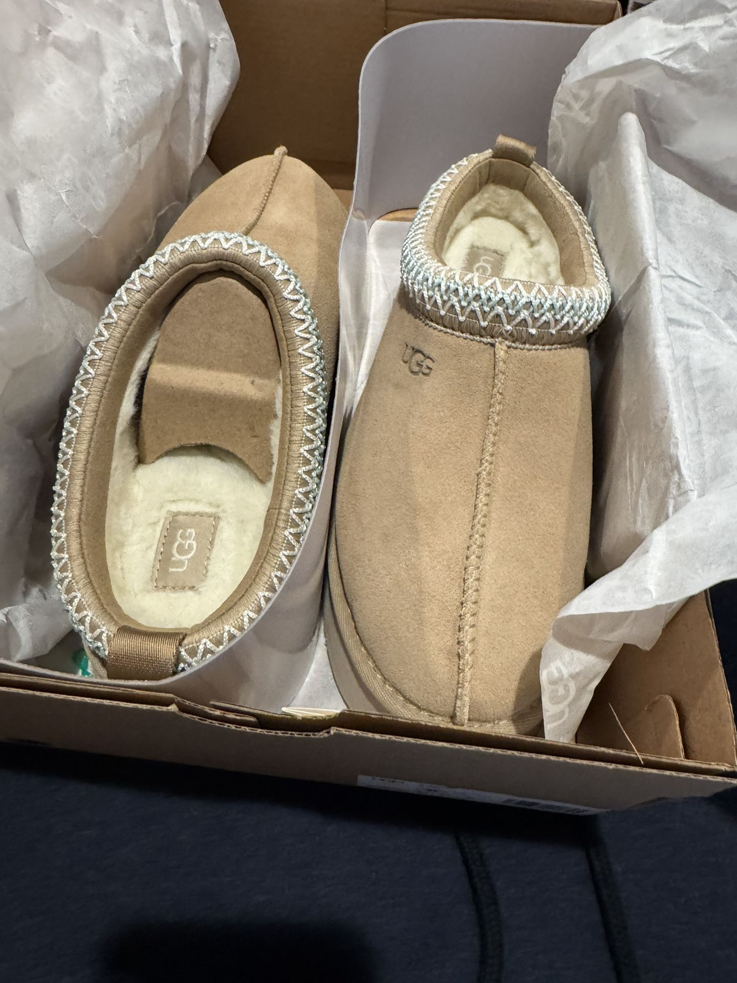 Uggs Womens Tazz Size 8