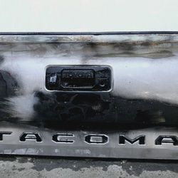 2020/2021/2022/2023 Toyota Tacoma Tailgate