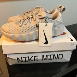 Nike Mind  002 Pregame Shoes Men’s Size 8 