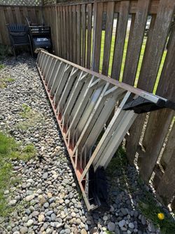 18 Fiberglass Ladder