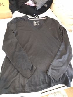 Solid black women’s Nike top size large never worn