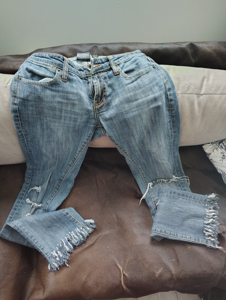 Ed Hardy Women's Denim Jeans With Fringe On Ends Of Legs. Dragons On Back Pockets. Size 29