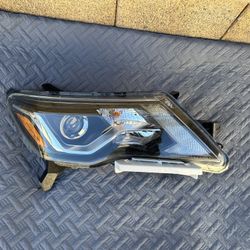 Nissan Pathfinder Headlight 2017-2020, Nissan Pathfinder Headlamp, OEM ORIGINAL NISSAN LAMP, passenger side, perfect CONDITION    