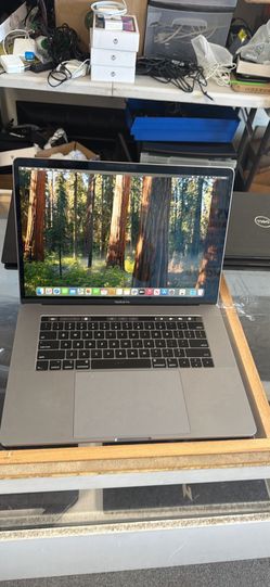 MacBook Pro 15 inch Touch Bar 32GB RAM 2TB SSD Core i9