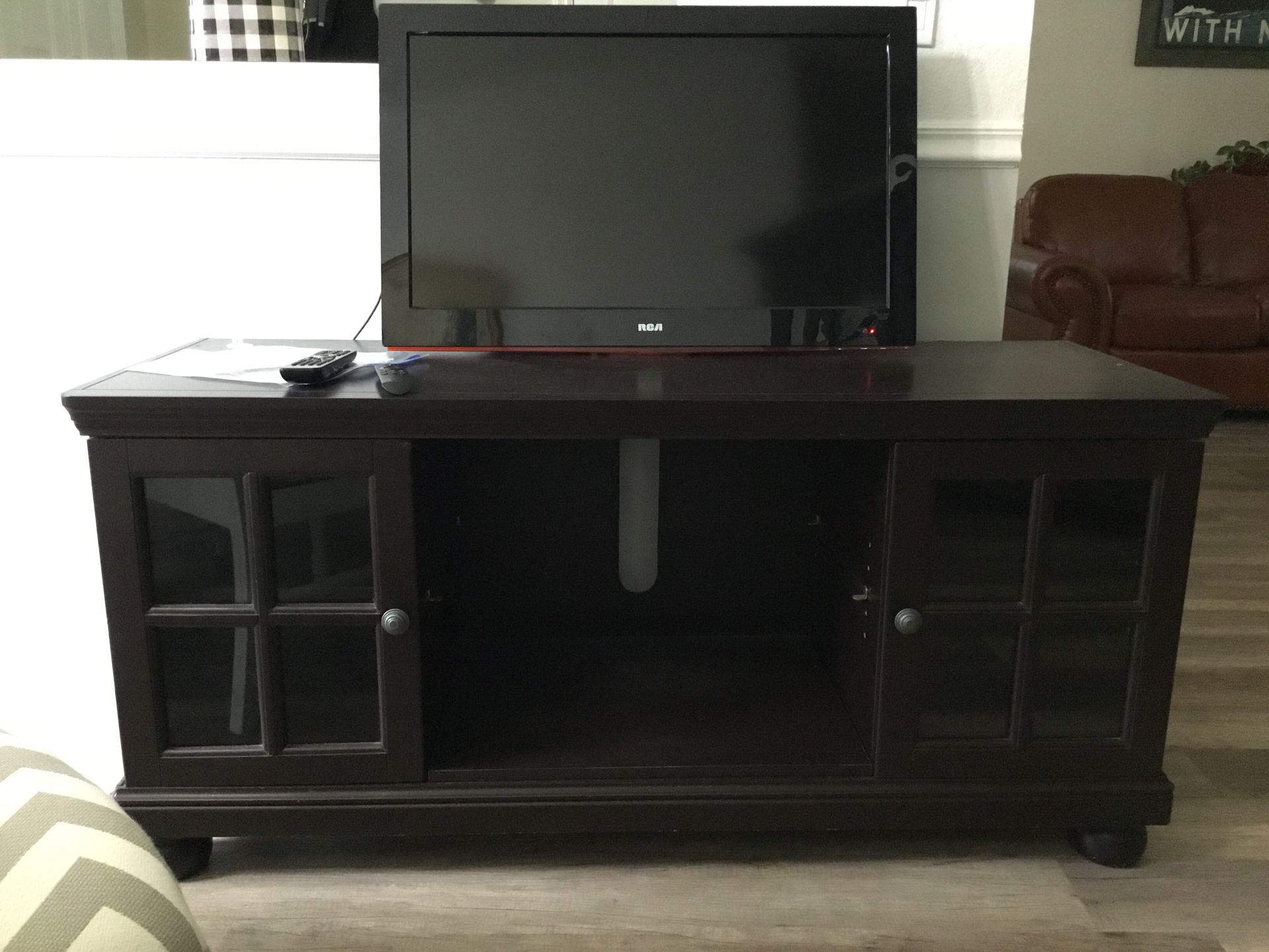 Combo entertainment center with tv and fire stick