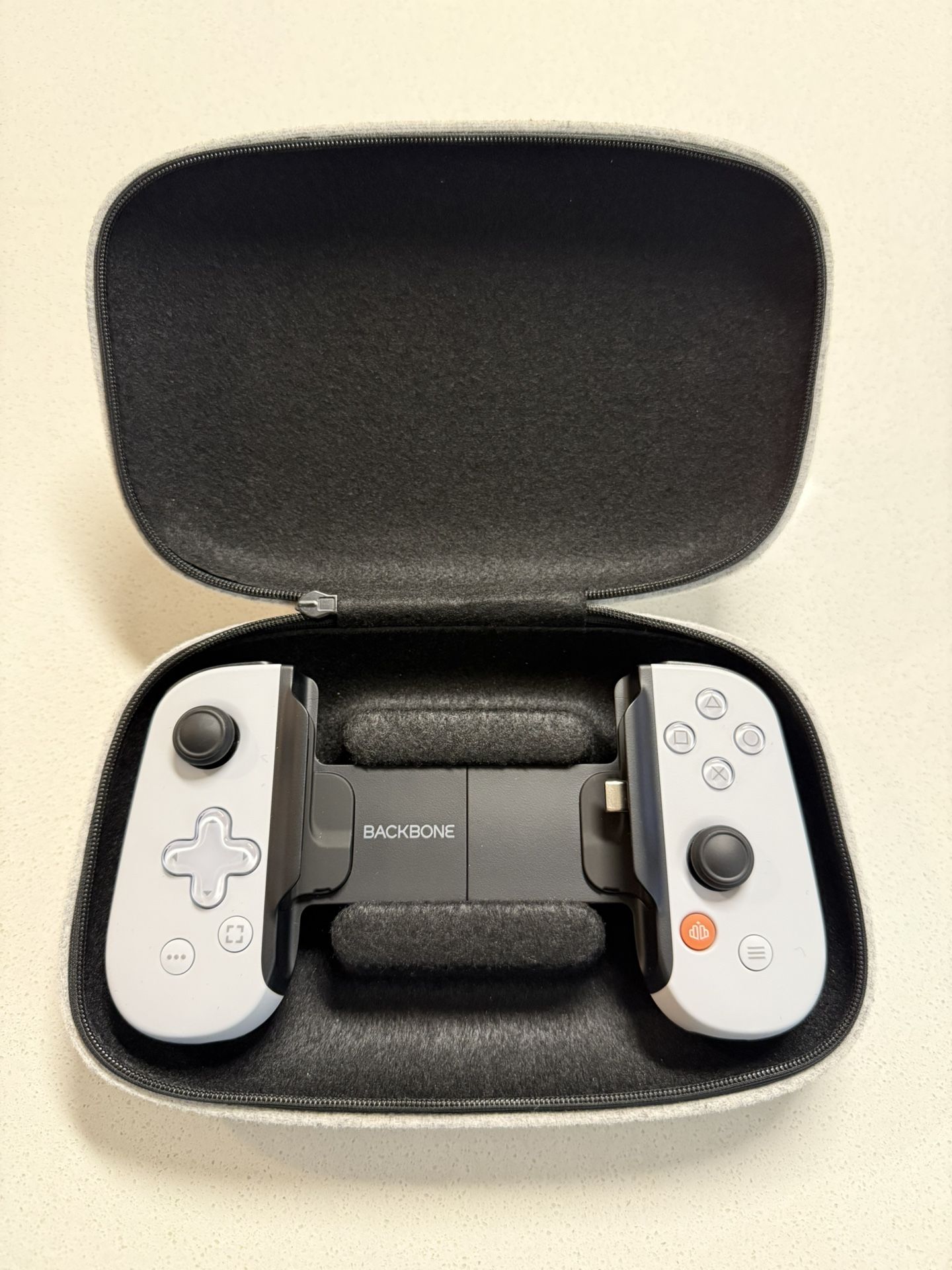 Backbone USB-C (PS5 Edition, w/Case)