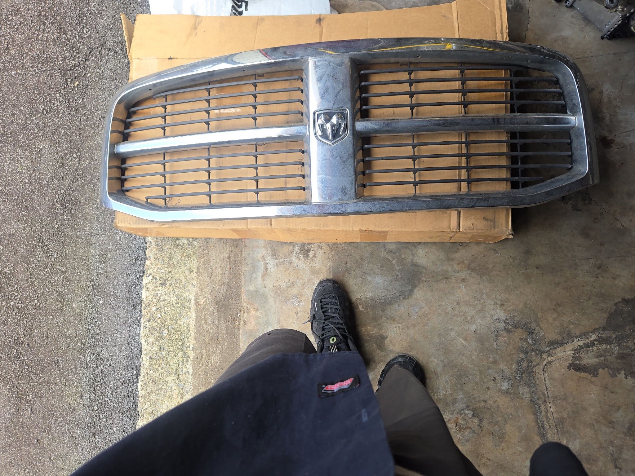 2006 Dodge Ram grille