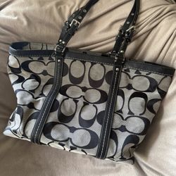 Coach Authentic Vintage Y2K Signature Tote 