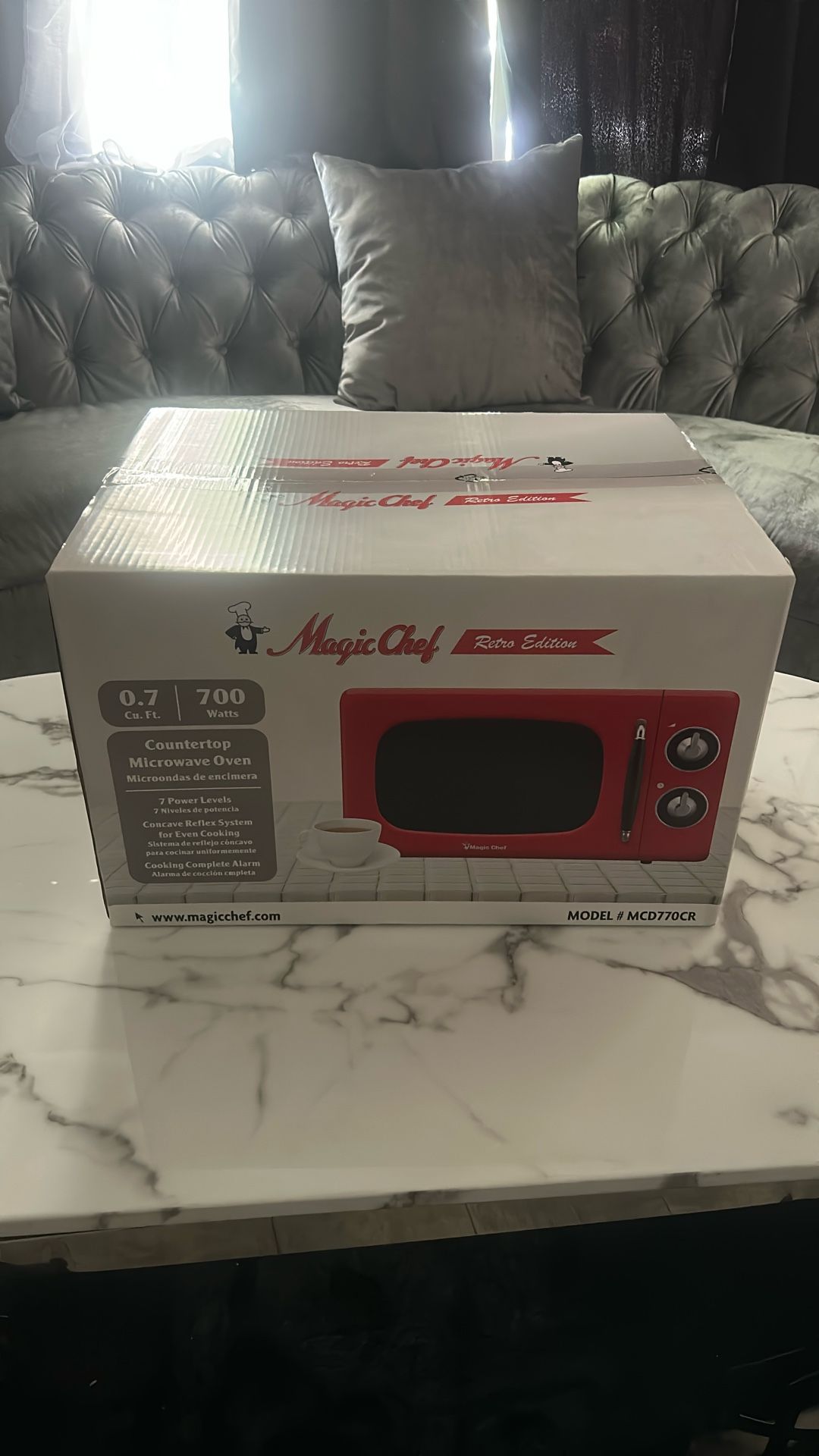 Magic Chef Microwave (Retro Red)
