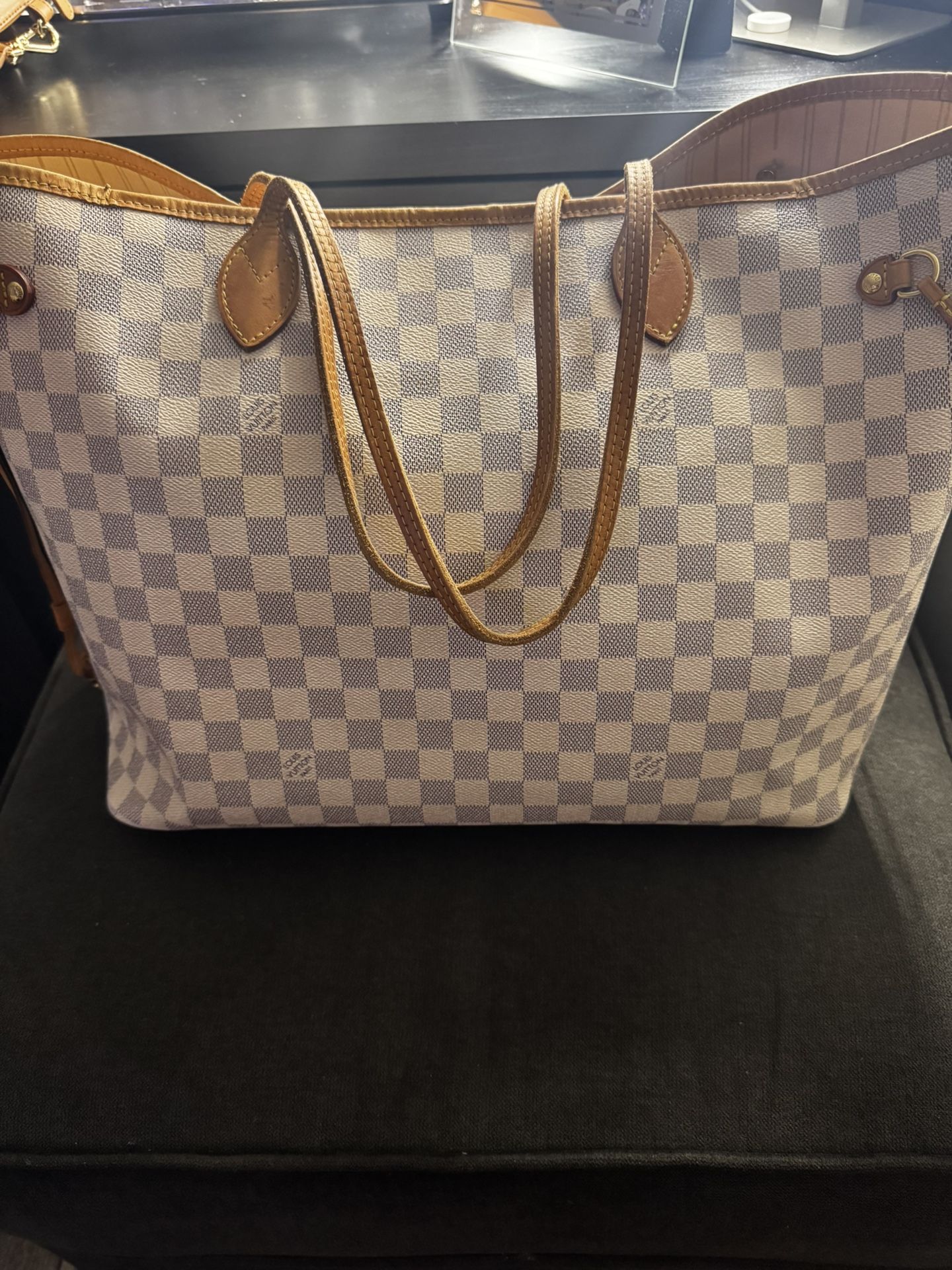 Louis Vuitton Hang Bag A( Authentic )