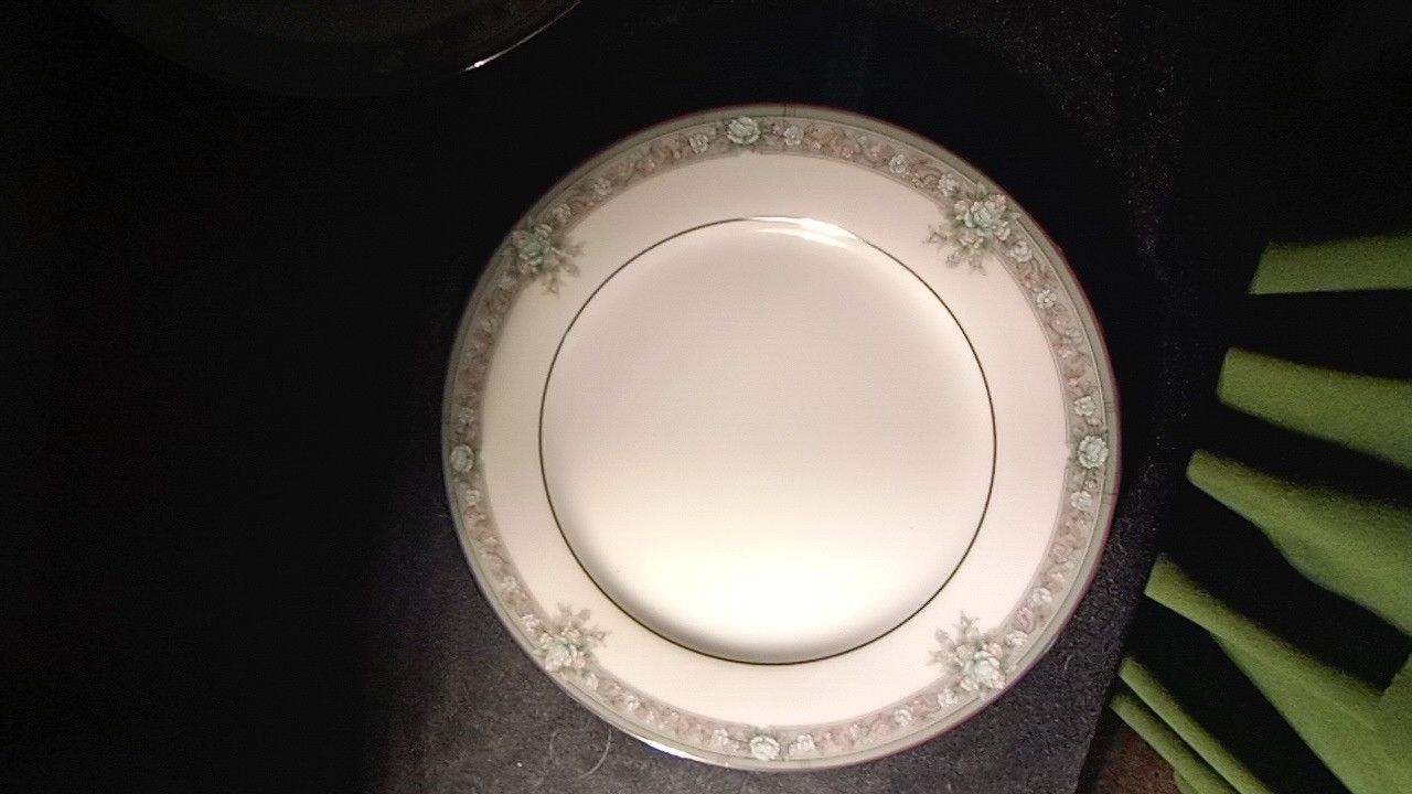 Legendary By NORITAKE LUNCEFORD 3884. SET OF 13
