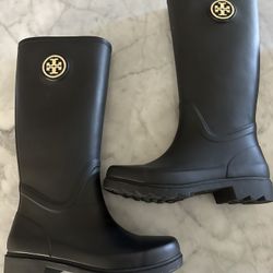 ***Tory Burch Sarah Logo Rain boots with Box - Size 7***