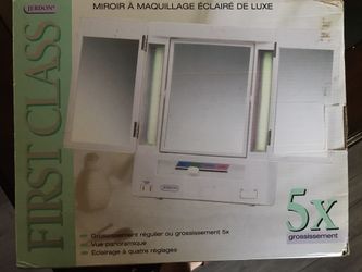 First Class First Class Makeup Mirror, Deluxe Lighted