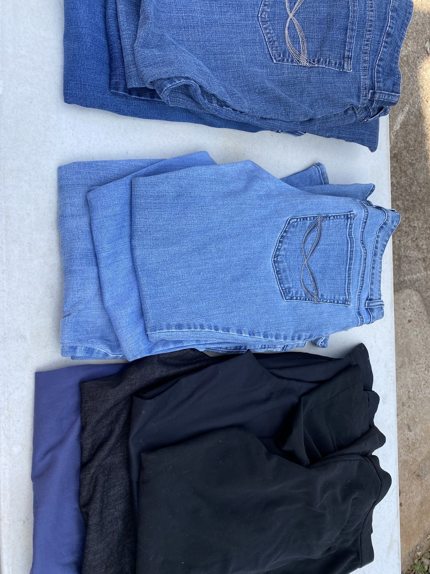 11 Pr Ladies Size 14 Nice Jeans An Black Pants